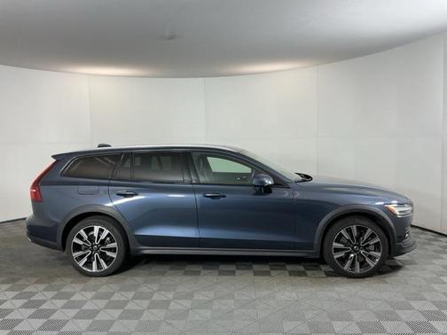 2021 Volvo V60 Cross Country T5