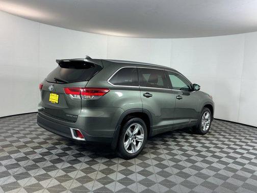 Jade Metallic 2018 Toyota Highlander Limited