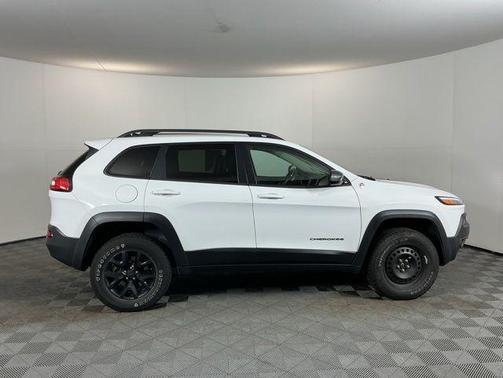 Bright White Clearcoat 2017 Jeep Cherokee Trailhawk