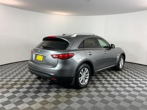 2015 INFINITI QX70 Base