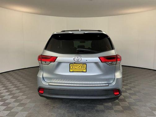 Celestial Silver Metallic 2017 Toyota Highlander LE Plus