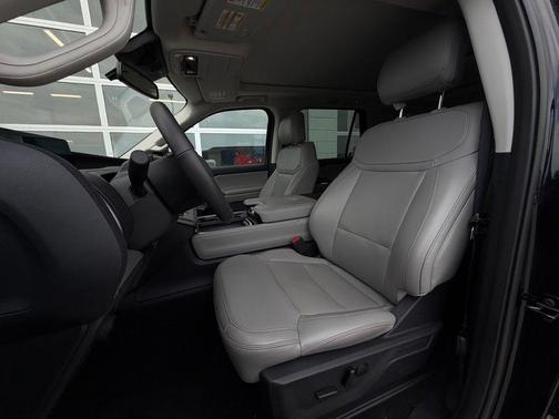 Agate Black 2025 Ford Expedition Active