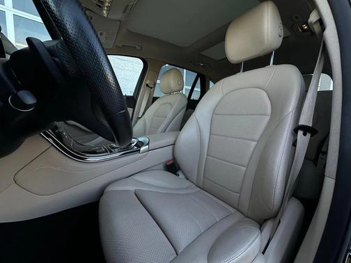 2016 Mercedes-Benz GLC 300 Base