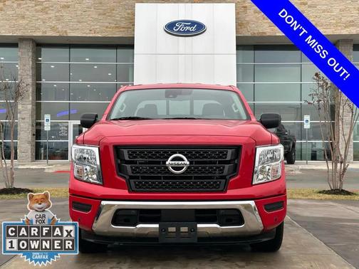 2023 Nissan Titan SV