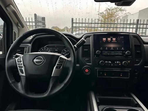 2023 Nissan Titan SV