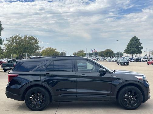 2023 Ford Explorer ST-Line