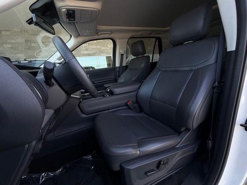 White Metallic 2025 Ford Expedition Active