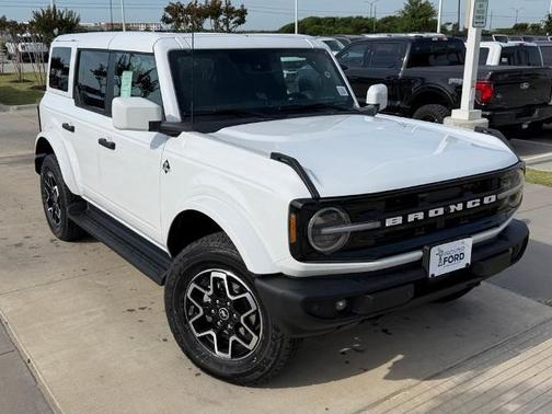 Oxford White 2026 Ford Bronco Outer Banks