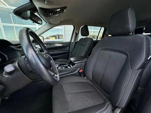 2022 Jeep Grand Cherokee L Laredo