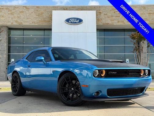 B5 Blue Pearlcoat 2023 Dodge Challenger R/T Scat Pack