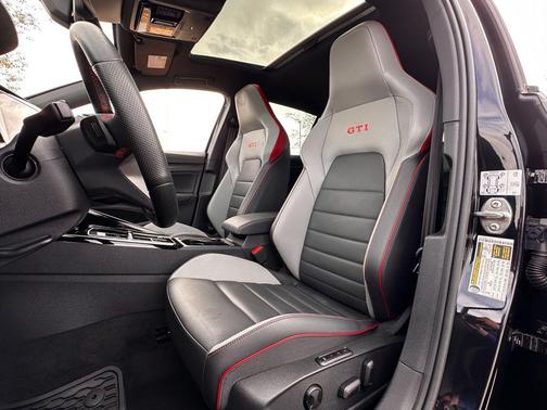 2023 Volkswagen Golf GTI 2.0T SE DSG