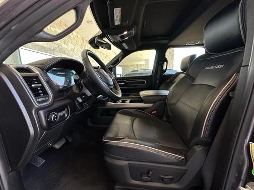 2024 RAM 3500 Laramie Crew Cab 4x4 8' Box
