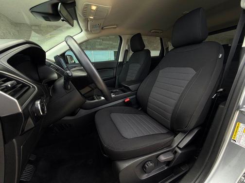 Iconic Silver 2024 Ford Edge SE