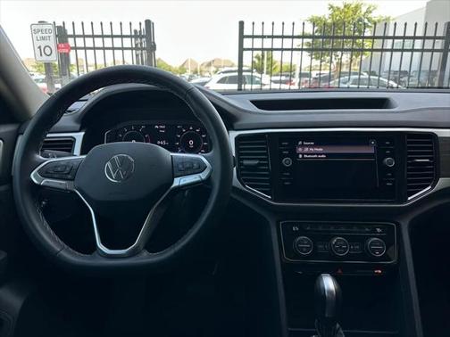 2022 Volkswagen Atlas 2.0T SE w/Technology