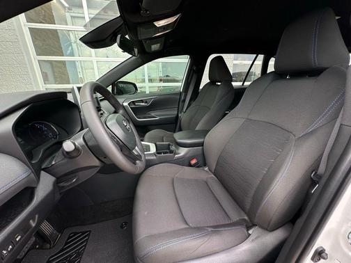 2024 Toyota RAV4 Hybrid SE