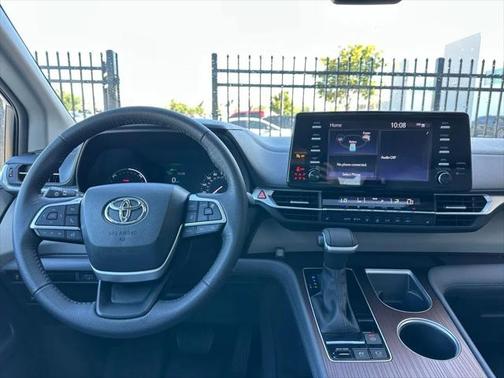 2023 Toyota Sienna XLE 8 Passenger