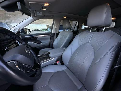 2021 Toyota Highlander Hybrid Platinum