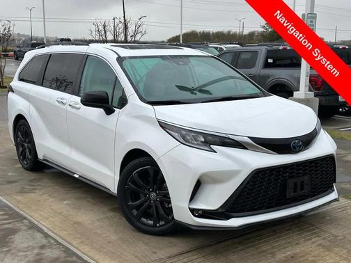 2023 Toyota Sienna XSE 7 Passenger