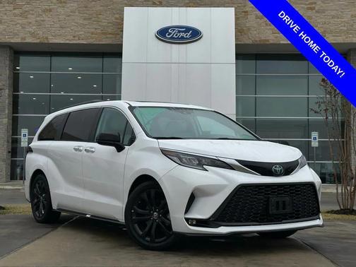 2023 Toyota Sienna XSE 7 Passenger