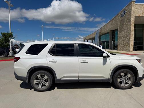Platinum White Pearl 2024 Honda Pilot EX-L 7 Passenger