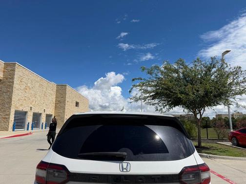 Platinum White Pearl 2024 Honda Pilot EX-L 7 Passenger
