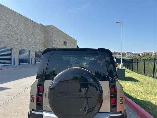 2024 Land Rover Defender 110 P400 S