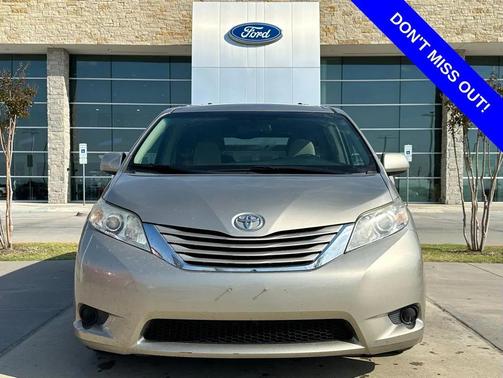 2017 Toyota Sienna LE