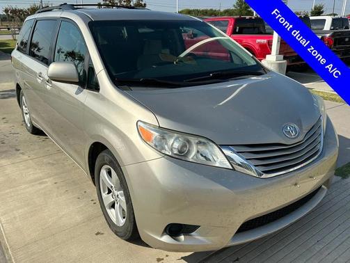 2017 Toyota Sienna LE