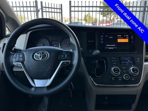 2017 Toyota Sienna LE