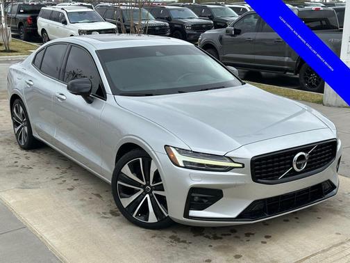 2022 Volvo S60 T5 Momentum