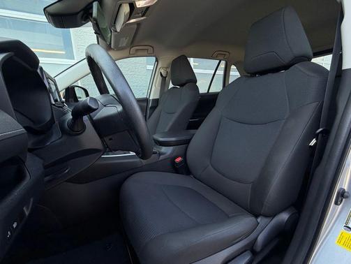 Silver Sky 2022 Toyota RAV4 LE