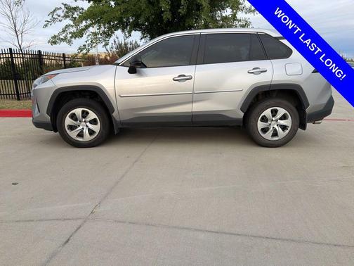 Silver Sky 2022 Toyota RAV4 LE