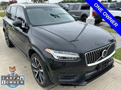2022 Volvo XC90 T6 Momentum