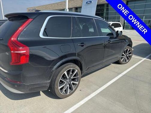 2022 Volvo XC90 T6 Momentum