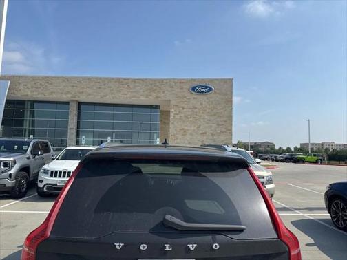 2022 Volvo XC90 T6 Momentum