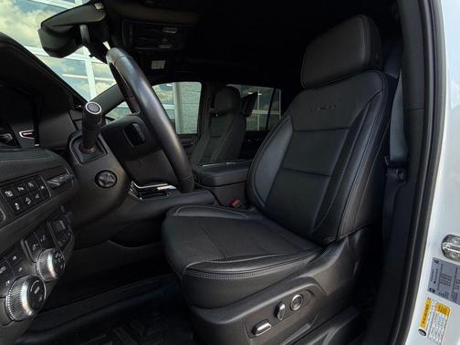 White Frost Tricoat 2024 GMC Yukon Denali