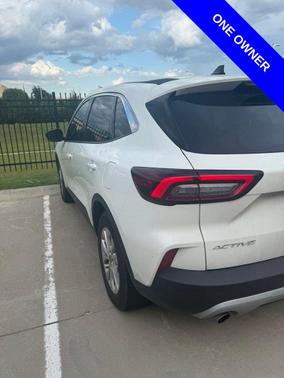 Star White Metallic Tri-Coat 2023 Ford Escape Active