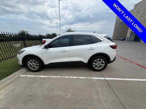 Star White Metallic Tri-Coat 2023 Ford Escape Active