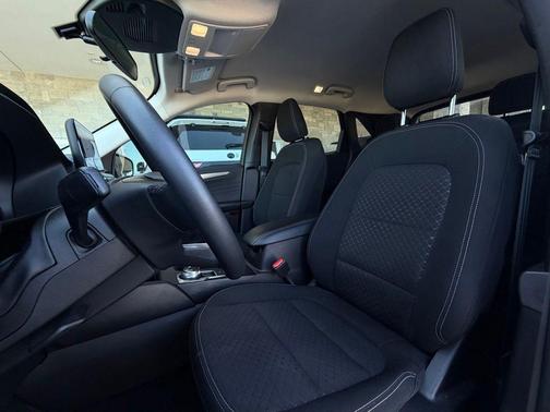 Star White Metallic Tri-Coat 2023 Ford Escape Active
