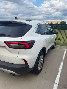 Star White Metallic Tri-Coat 2023 Ford Escape Active