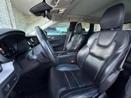 2022 Volvo XC60 B5 Inscription
