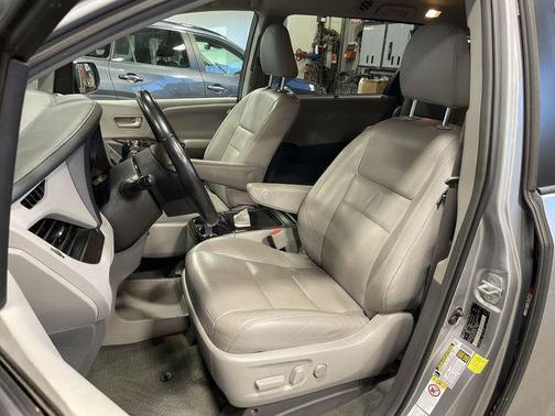 2018 Toyota Sienna XLE Premium