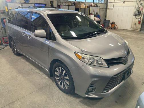 2018 Toyota Sienna XLE Premium