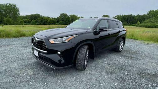 Midnight Black Metallic 2023 Toyota Highlander Platinum