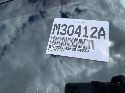 Magnetic Gray Metallic 2021 Toyota Highlander XLE