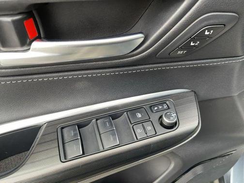 2023 Toyota Venza XLE