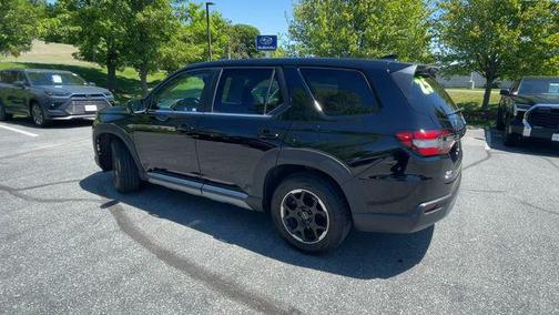Crystal Black Pearl 2025 Honda Pilot EX-L