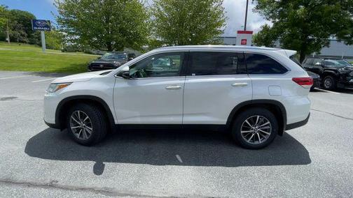 Blizzard Pearl 2019 Toyota Highlander XLE