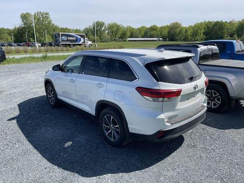 Blizzard Pearl 2019 Toyota Highlander XLE