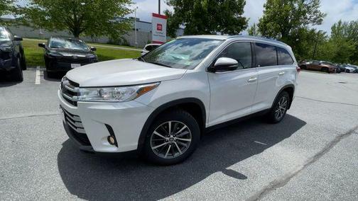 Blizzard Pearl 2019 Toyota Highlander XLE